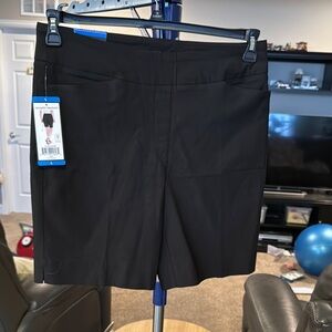 Hilary Radley NWT Black pull up Bermuda Shorts. Size Large